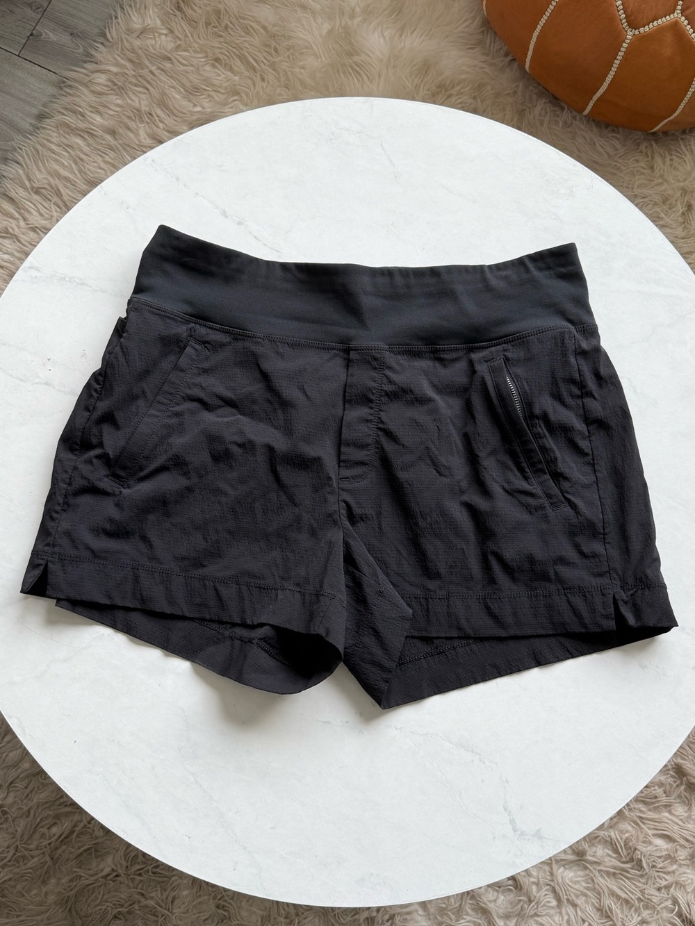 Athleta Trekkie North Shorts Womens 12 Black Hiking Lightweight Zip Pocket